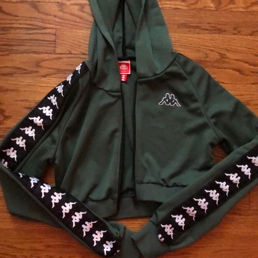 kappa size medium cropped sweatshirt. (worn once)